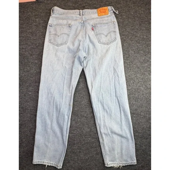 Levi's 550 Jeans Mens 36x32 Light Wash Blue Relaxed Fit Tapered Leg (Fits 34x31) - Picture 2 of 14